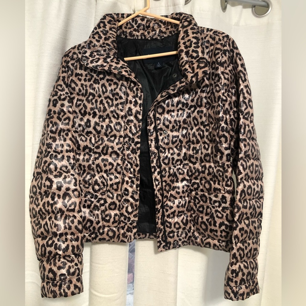 Short Puffer Jacket Size S. Lightweight